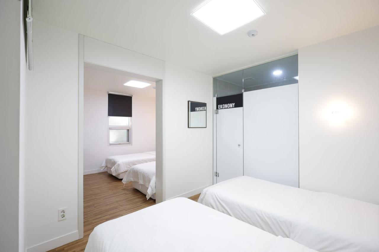 Ekonomy Haeundae Hostel Busan Exterior foto