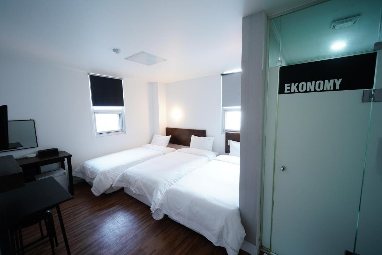 Ekonomy Haeundae Hostel Busan Exterior foto